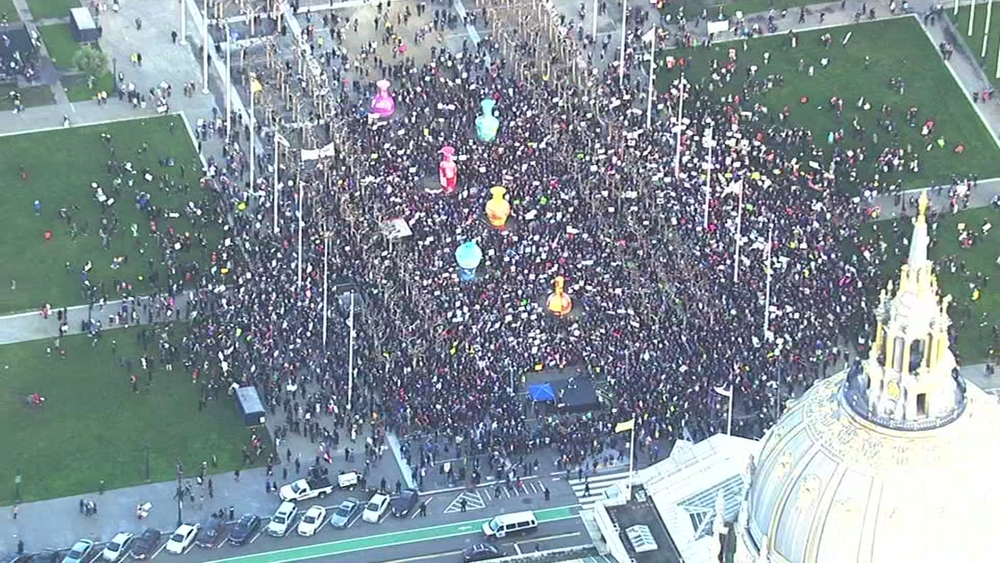 Large crowd gathers to protest President Trump in San Francisco