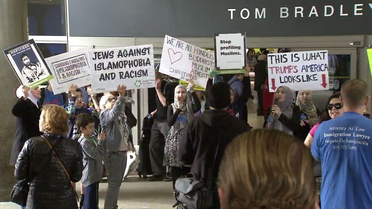 Supporters, opponents protest at LAX over Trump's travel ban