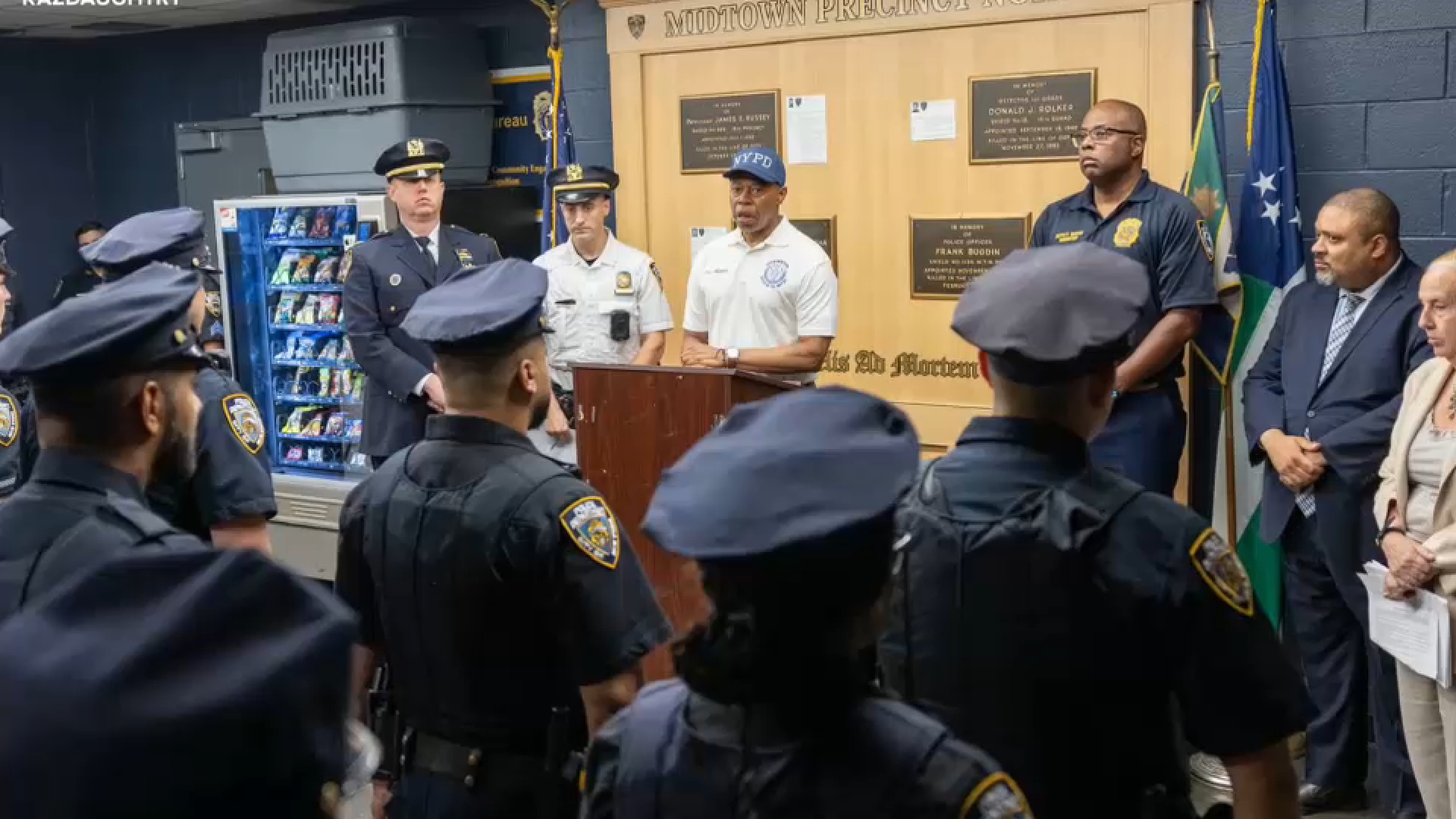 NYPD shares new information about shooting that left 4 dead in Midtown office building 
