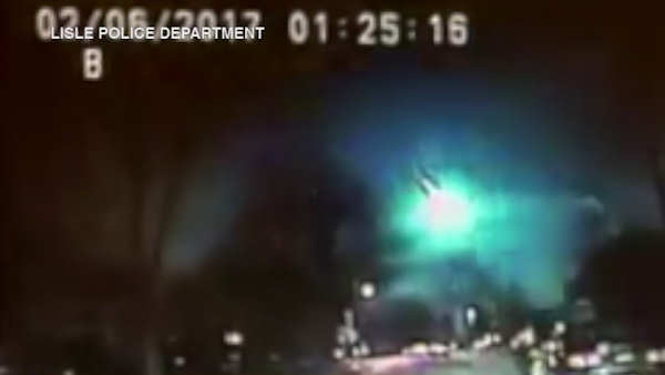 Meteor streaks across sky in Chicago area