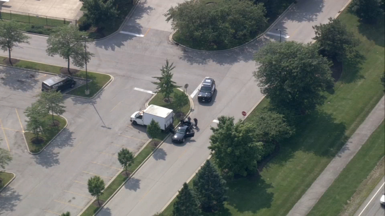 Man with gun arrested at north suburban airport, police say