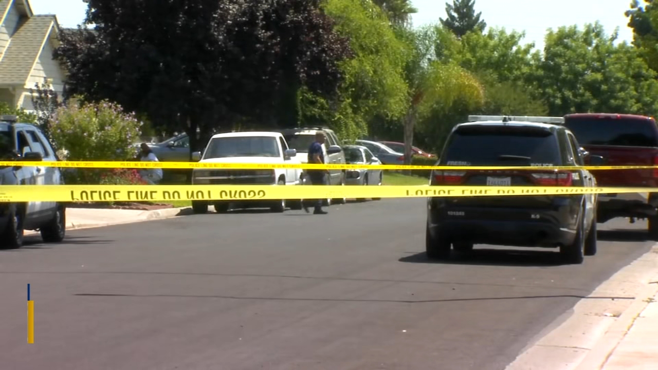Police investigating homicide in northwest Fresno, one person detained