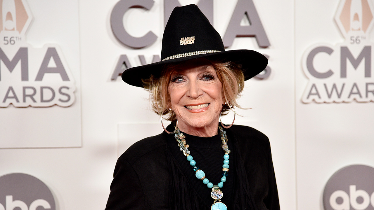 Jeannie Seely performs at the 2018 Medallion Ceremony at the Country Music Hall of Fame and Museum in Nashville, Tenn., on Oct. 21, 2018.