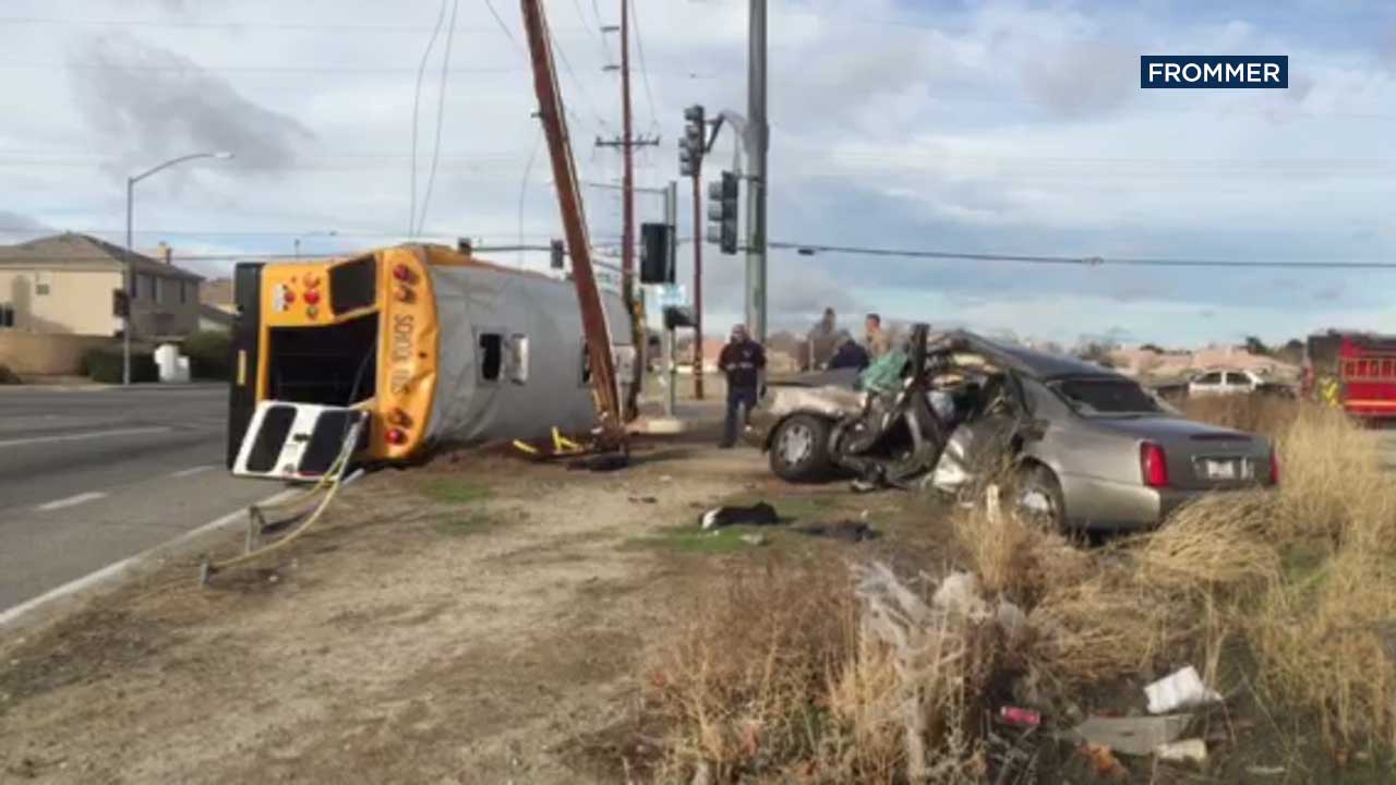 8 students injured, 1 critically, in Lancaster school bus crash