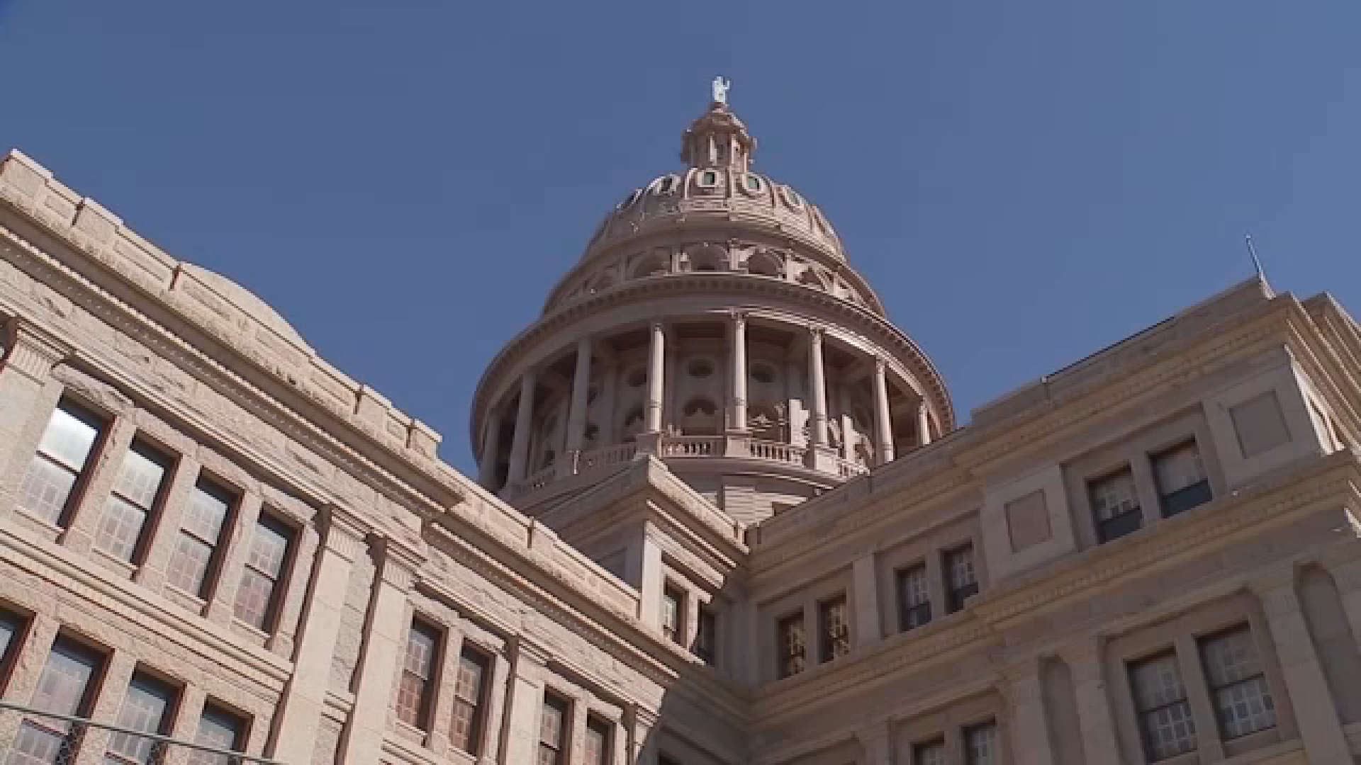 Texas Democrats fleeing to Illinois to block congressional maps; some to appear with Pritzker Sunday