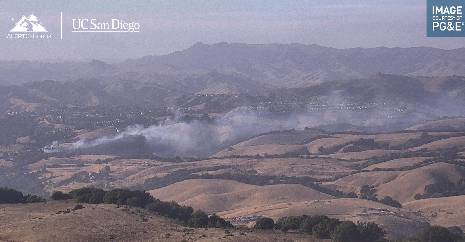 SUV fire spreads to hillside in Castro Valley, firefighters say