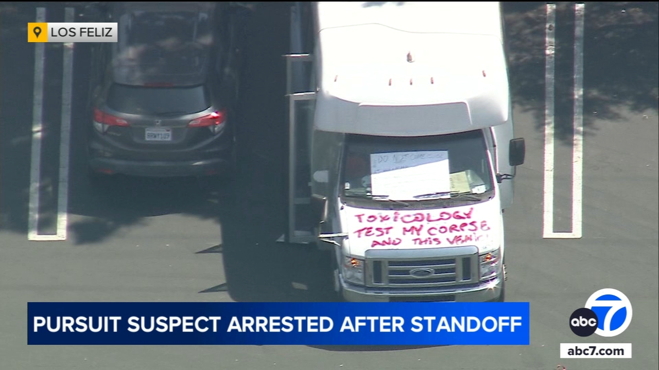 Police chase ends with standoff in Costco parking lot in Los Feliz