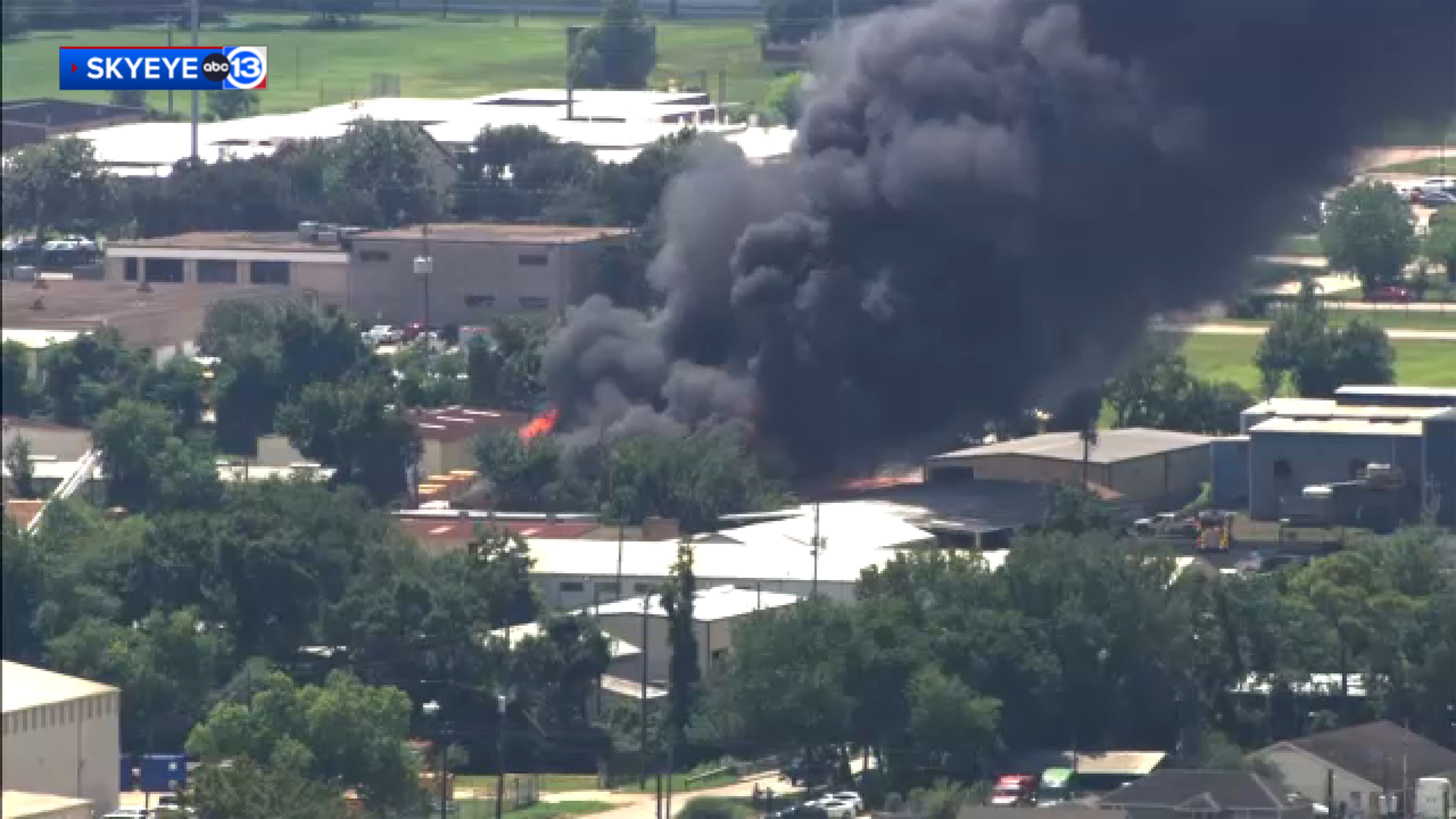 No injuries reported after building fire in north Harris County, fire marshal's office says