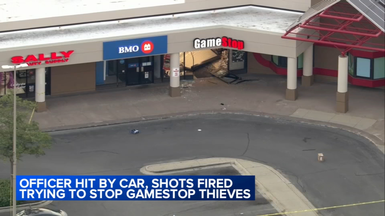 Officer struck by vehicle, shots fired in NW Side burglary: CPD