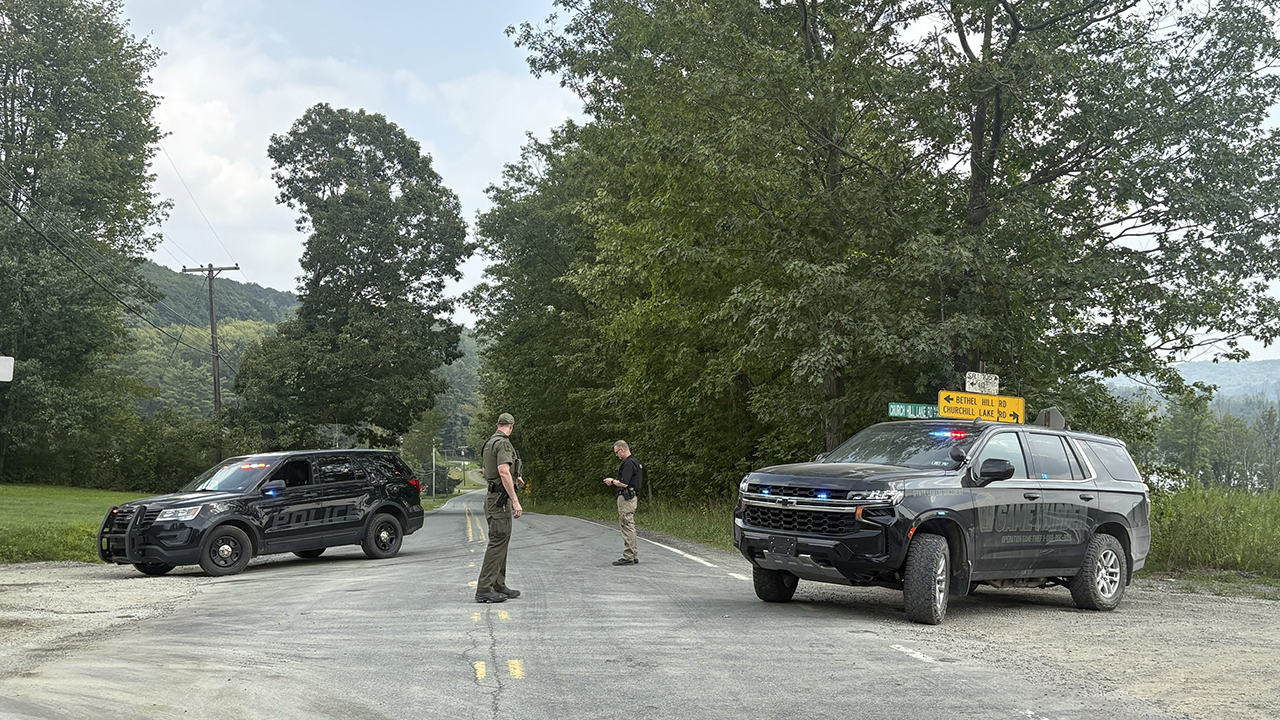 The officers prevented the street leading to where two Pennsylvania soldiers were ambushed and shot on Thursday, August 7, 2025, near the village of Thomson in the province of Suskihna, Pennsylvania.