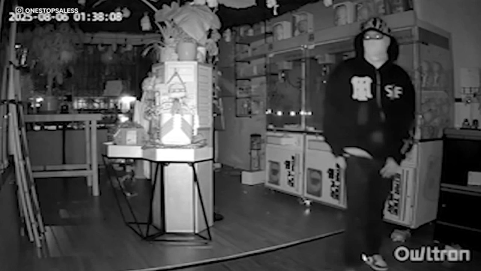 Thousands of dollars' worth of Labubu dolls stolen from Southern California resale shop: VIDEO