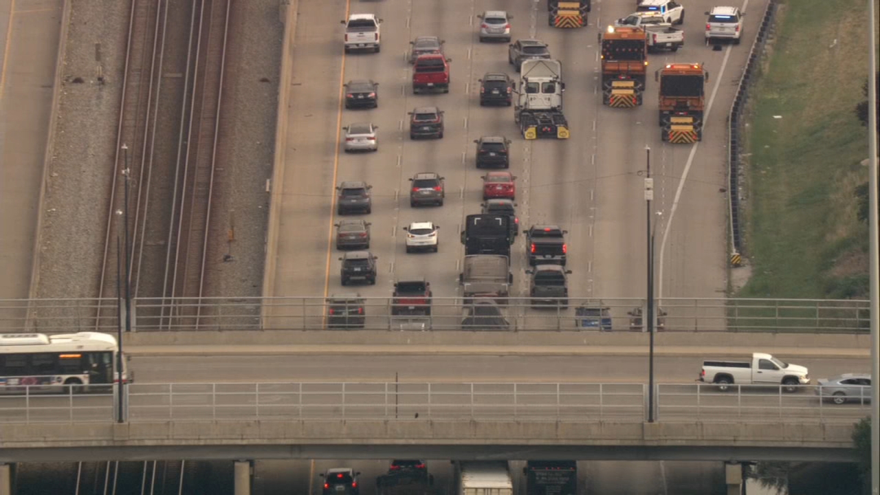 Pedestrian struck, killed on Dan Ryan, police say