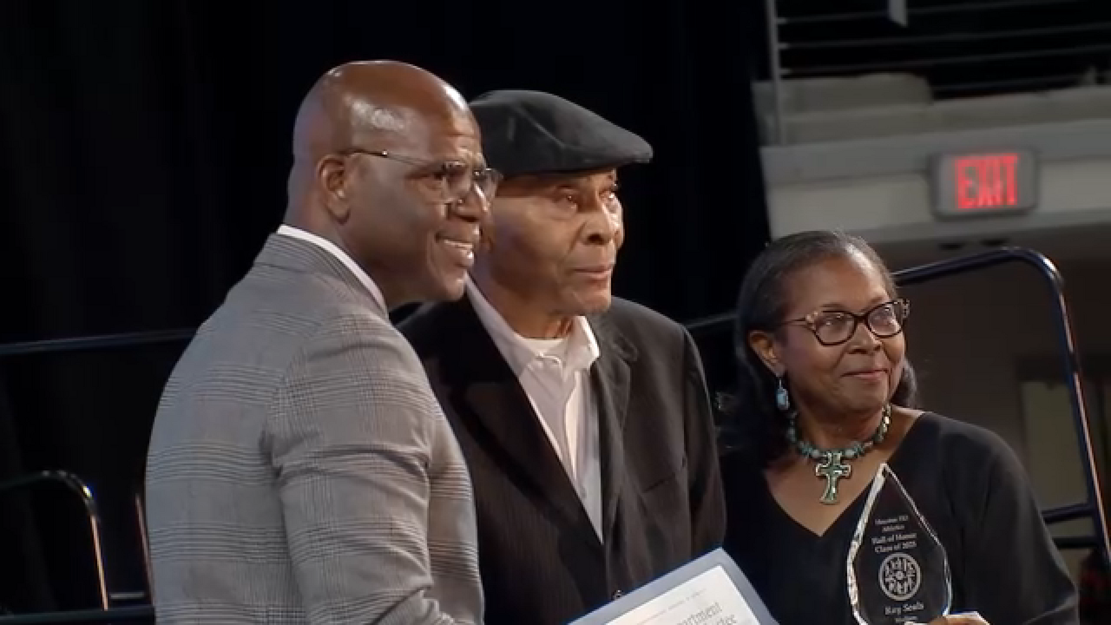 Houston ISD celebrates rich athletic history with 2025 Hall of Honor ceremony