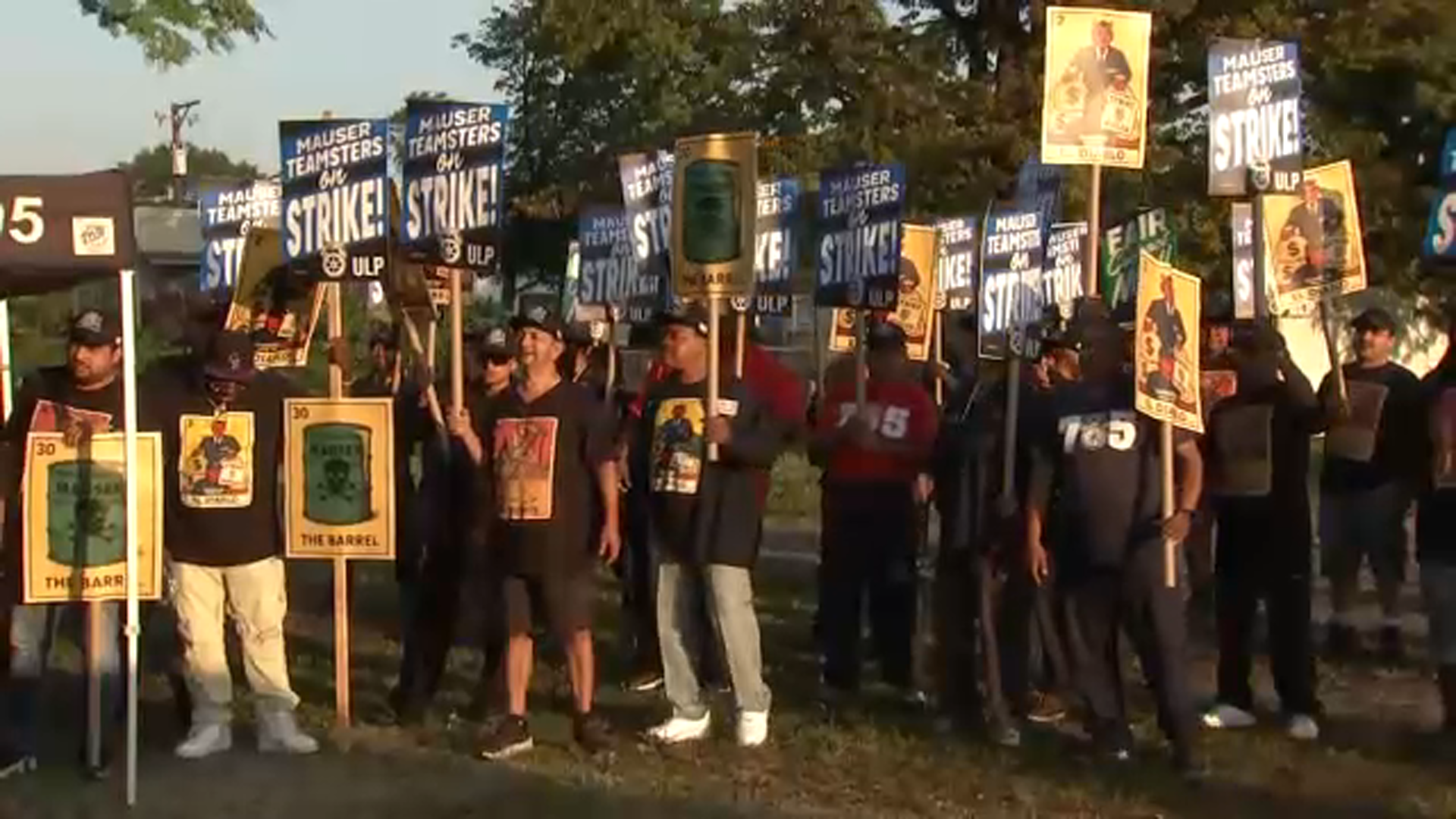 Mayor Johnson, Congressman Garcia join Mauser packaging picket line