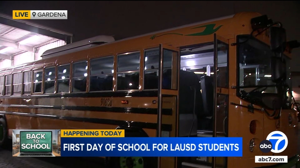 LAUSD debuts fleet of electric buses for new school year
