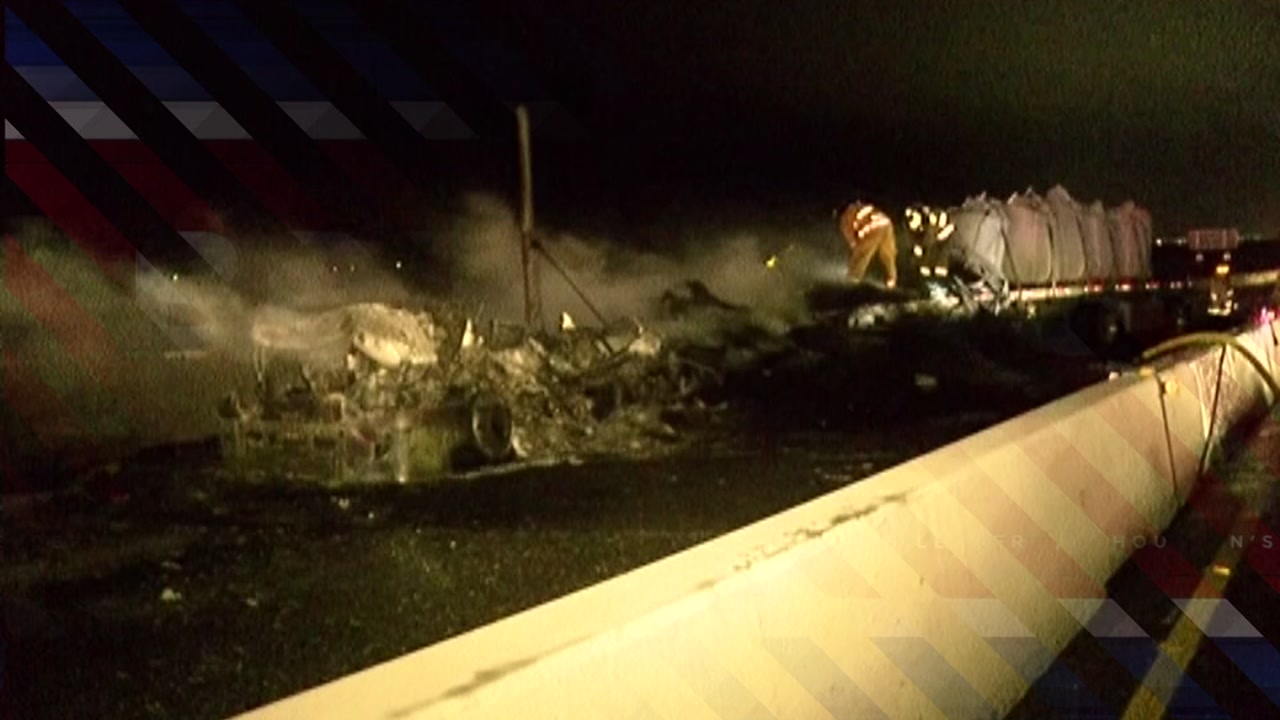 290 crash shutsdown highway
