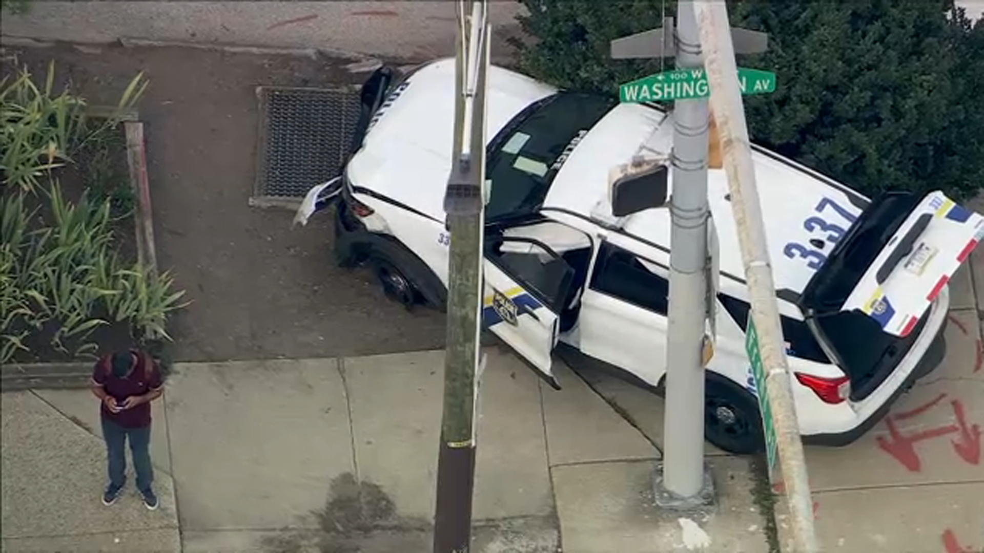 2 police officers injured in separate crashes just minutes apart in ...