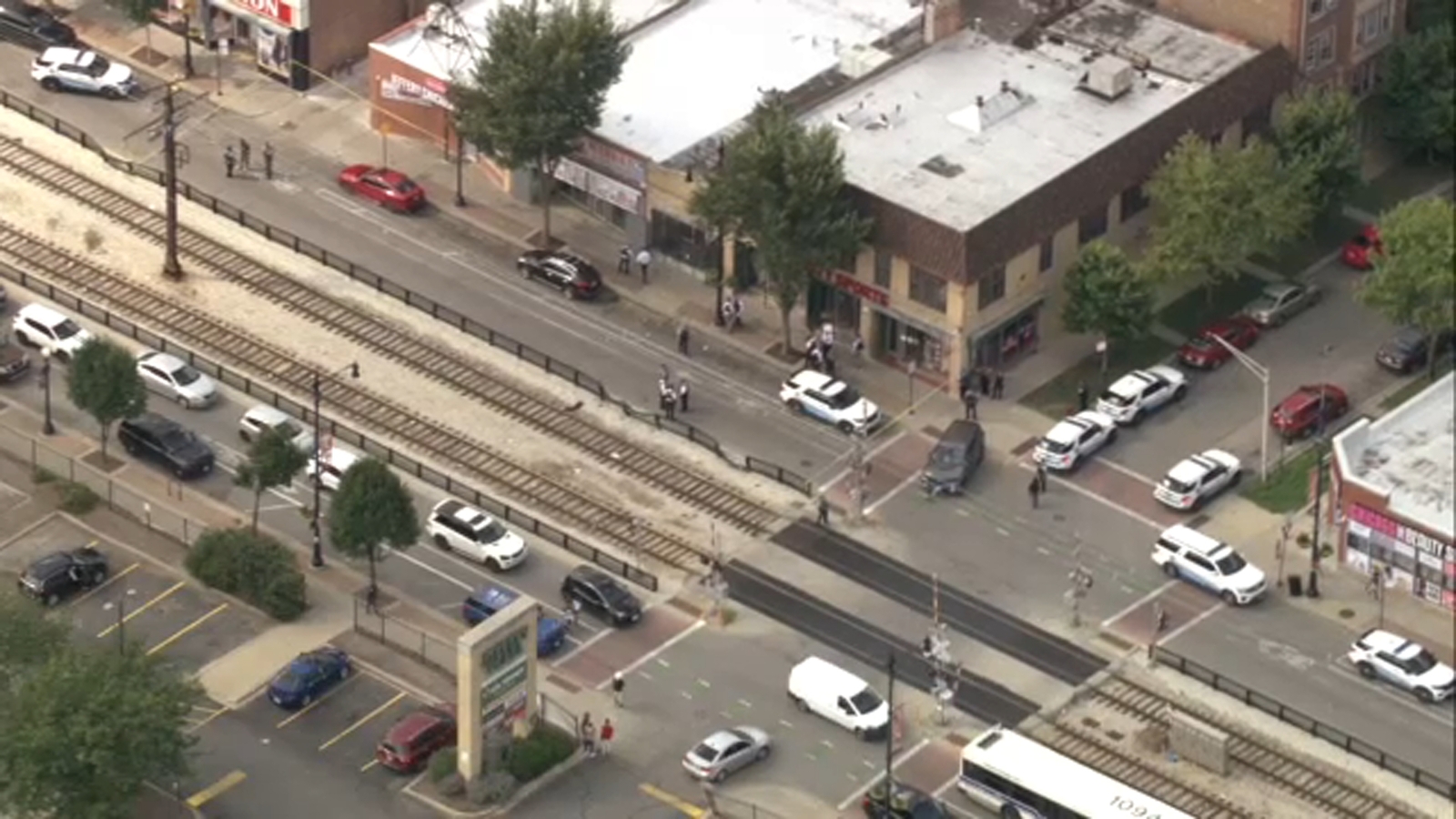 Chicago police shooting: Suspect shot by officer on 71st Street in ...