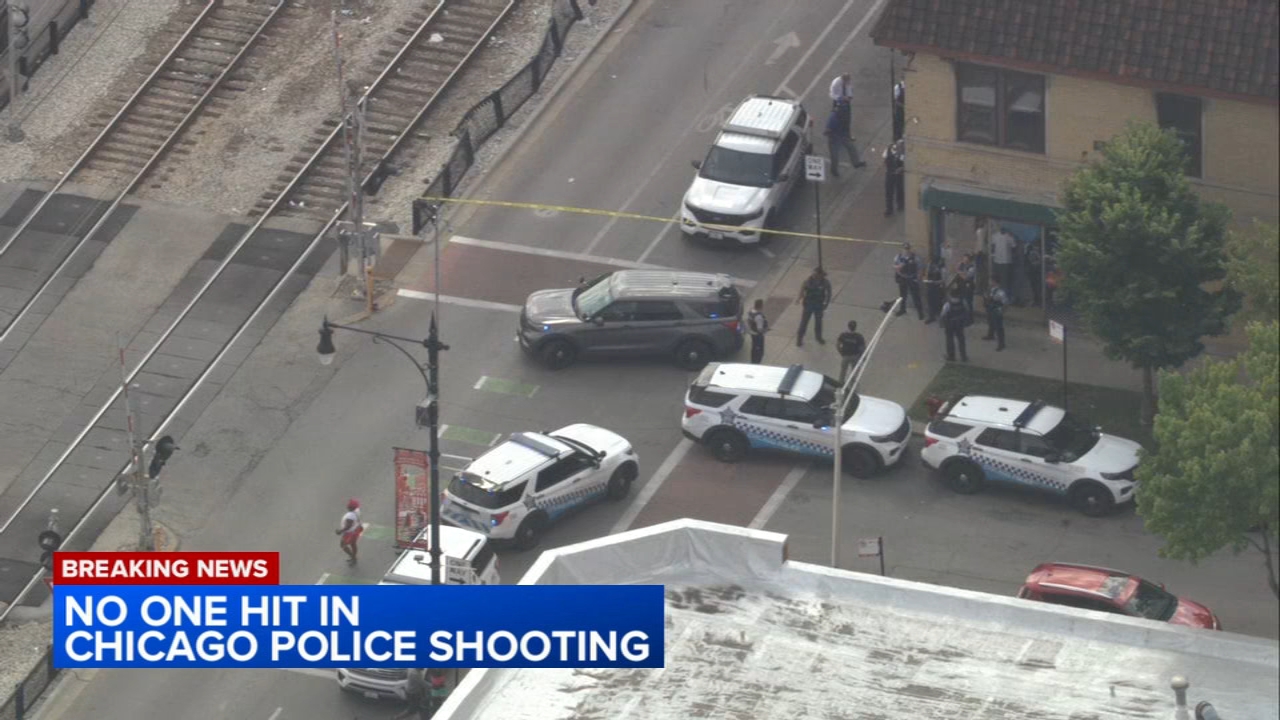 No one injured in South Shore Chicago police shooting
