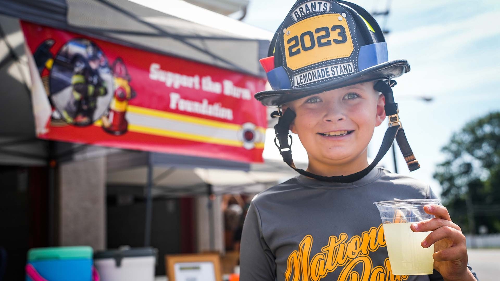 9-year-old aspiring firefighter sells lemonade to help burn survivors
