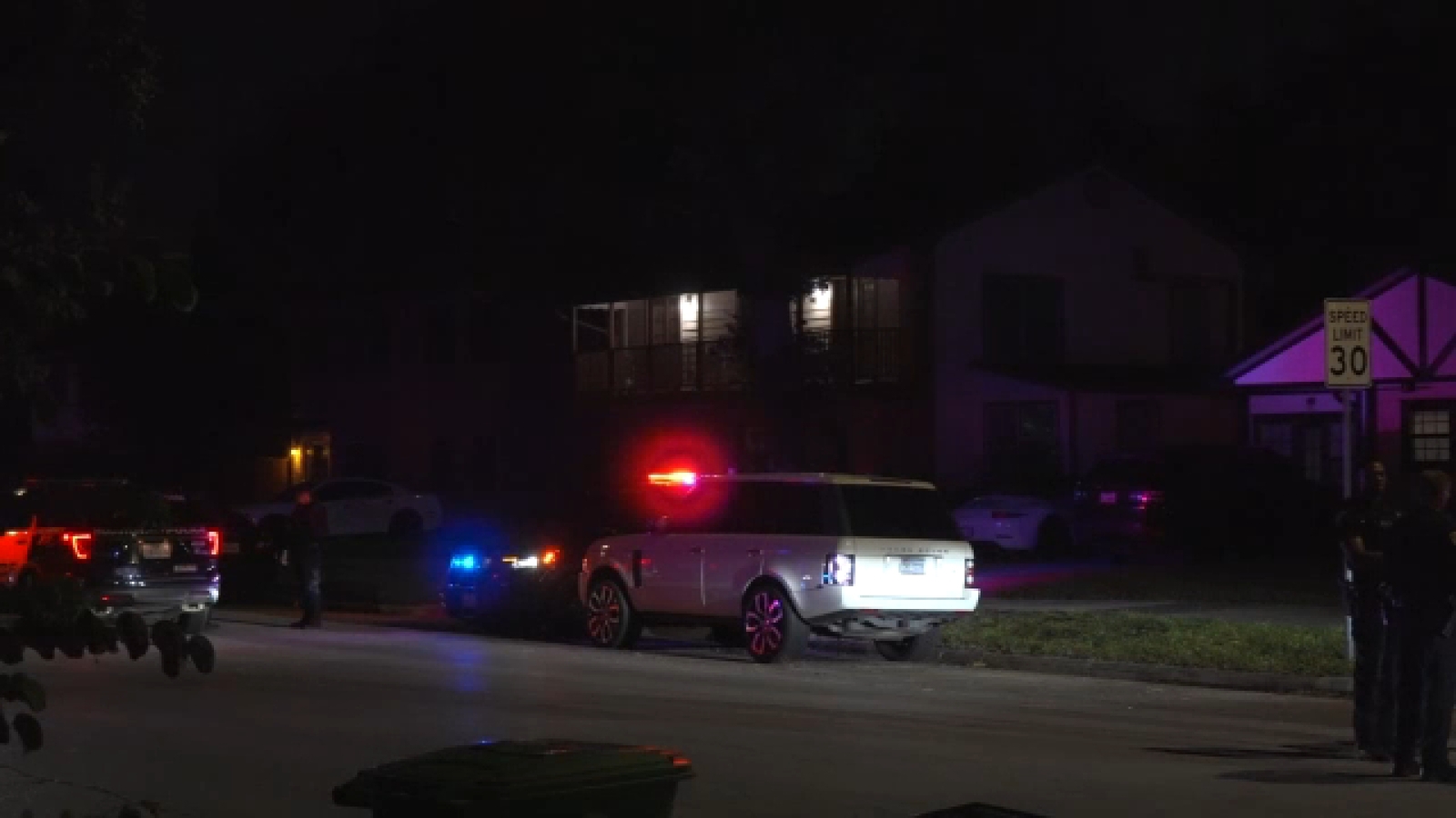 Uninvited guests crash SE Houston frat party, leading to brawl and gunfire that injured 1, HPD says