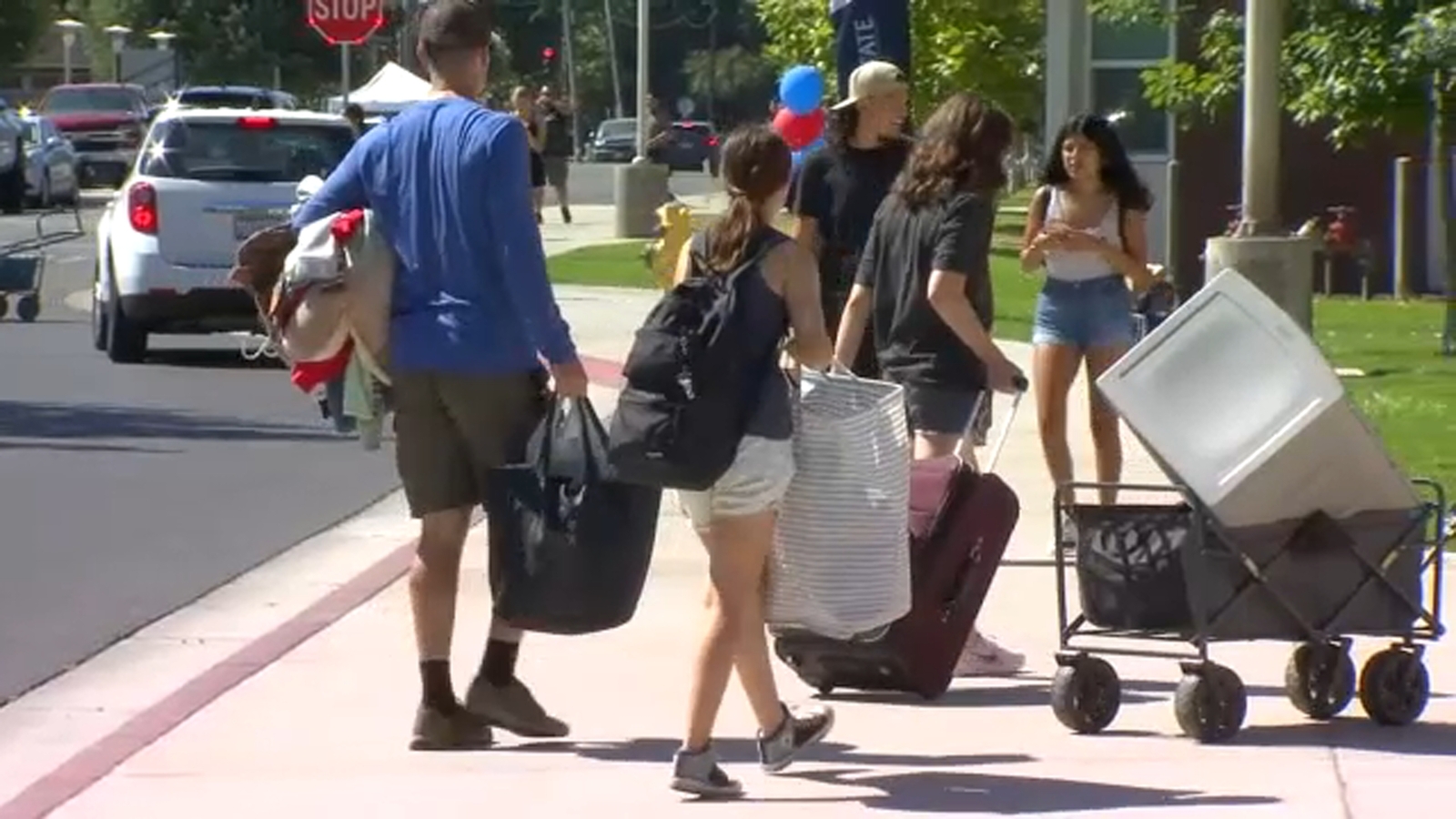 Hundreds of students move into Fresno State's dorm