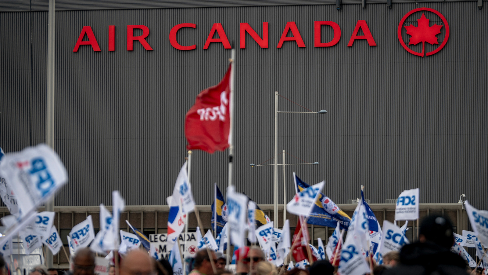 Air Canada suspends restart plans after flight attendants union defies return to work order