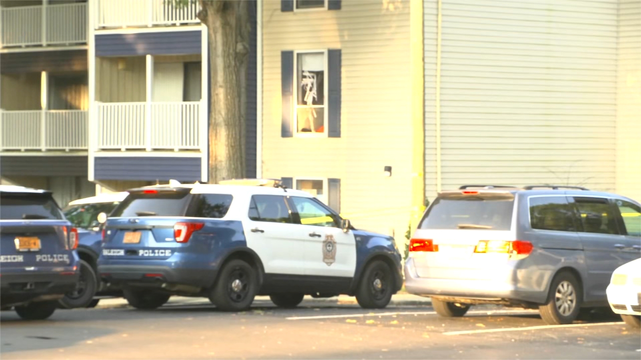 Man found shot at Raleigh apartment complex, police say