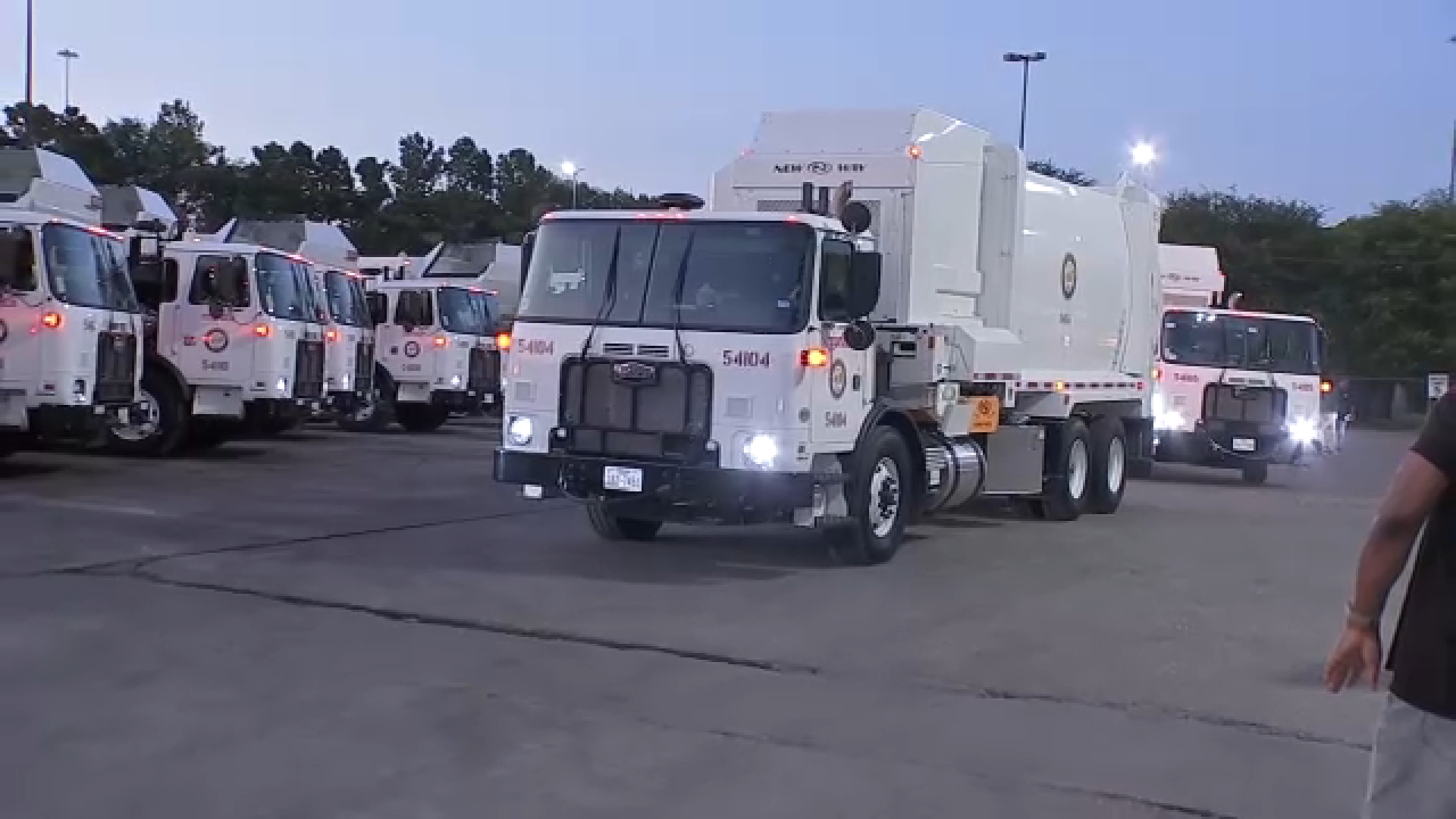 Page de coloriage Camion-poubelle au point de collecte des déchets (PDF & PNG imprimables