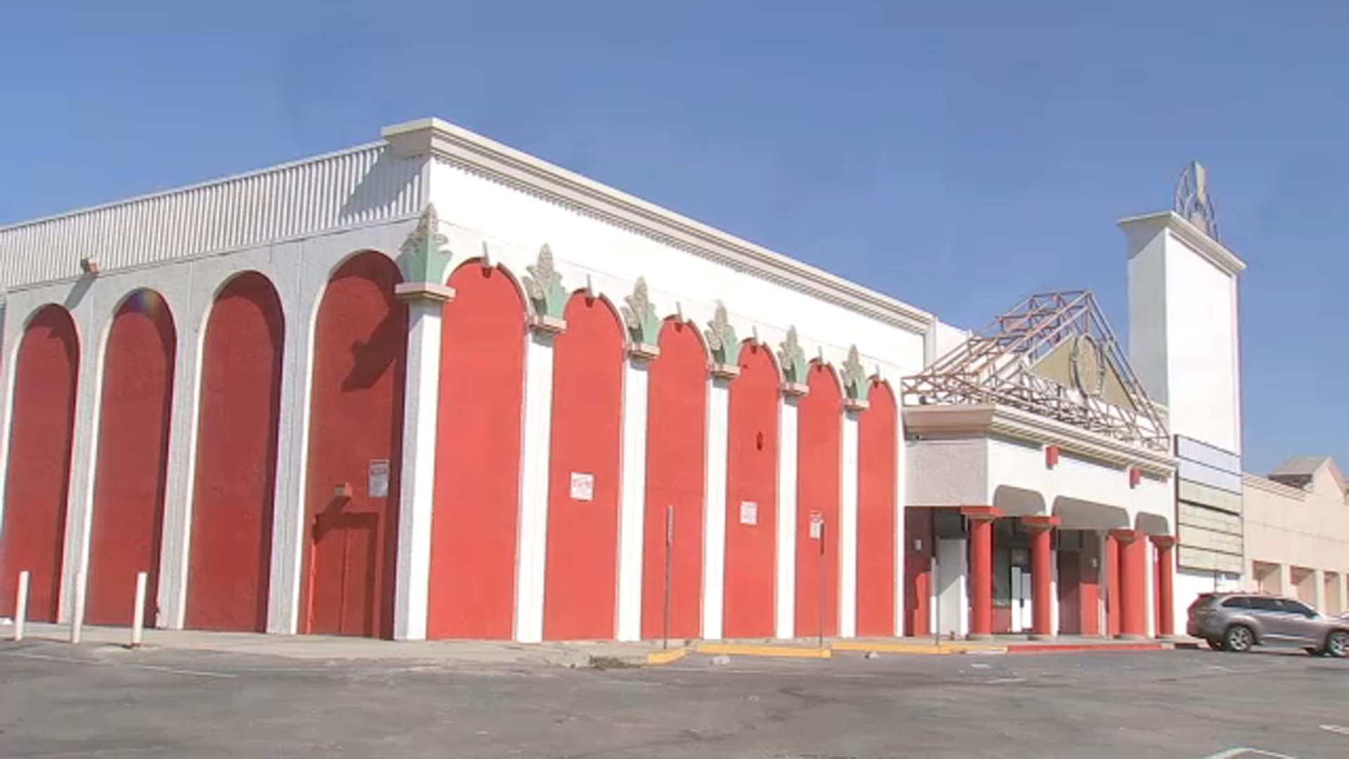 Once-thriving North Hollywood shopping center is now a public nuisance