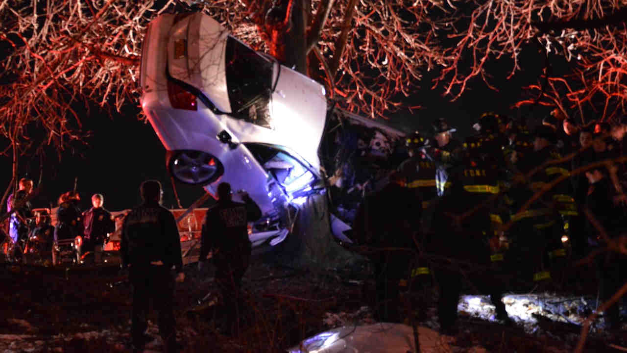 2 dead in wreck off Bronx River Parkway