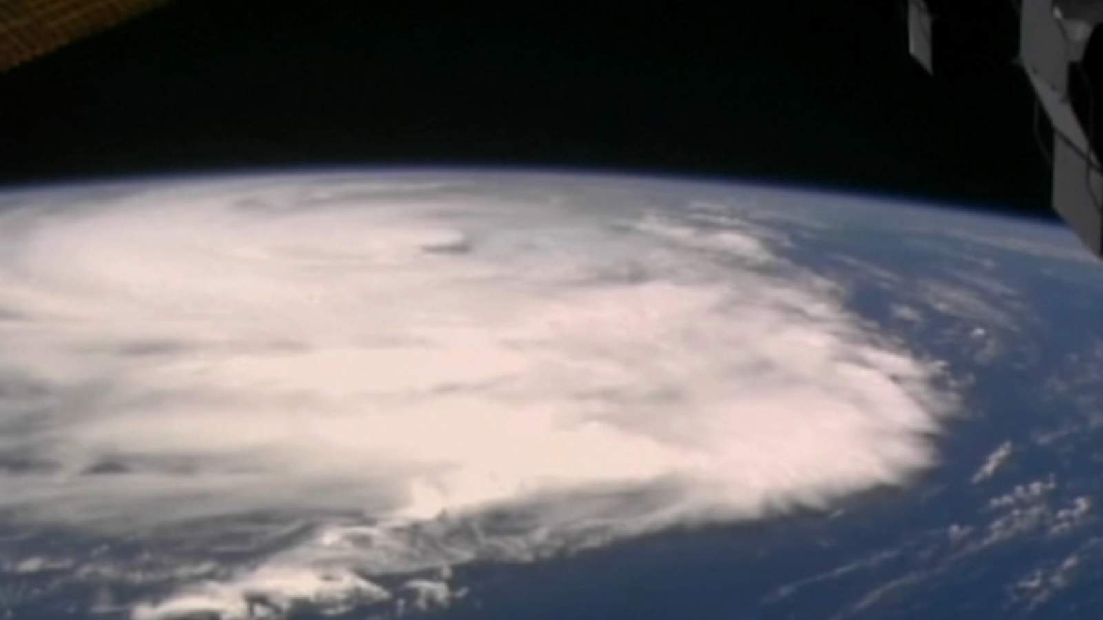 Hurricane Erin picking up steam as it edges along the East Coast