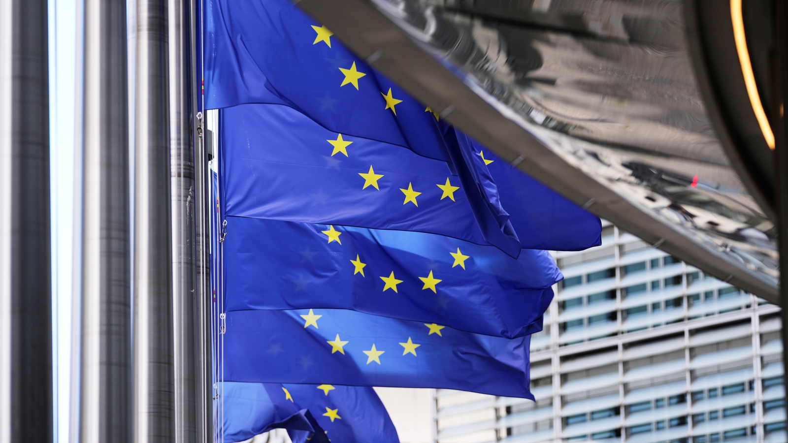 US, EU Confirm 15% Tariffs on Autos, Pharmaceuticals