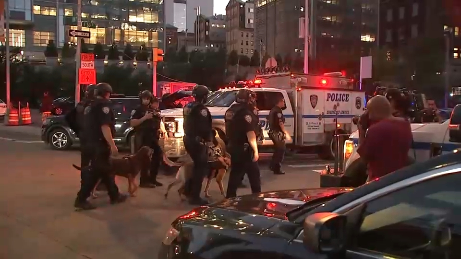 NYPD looking for suspect who escaped police custody in Manhattan ...