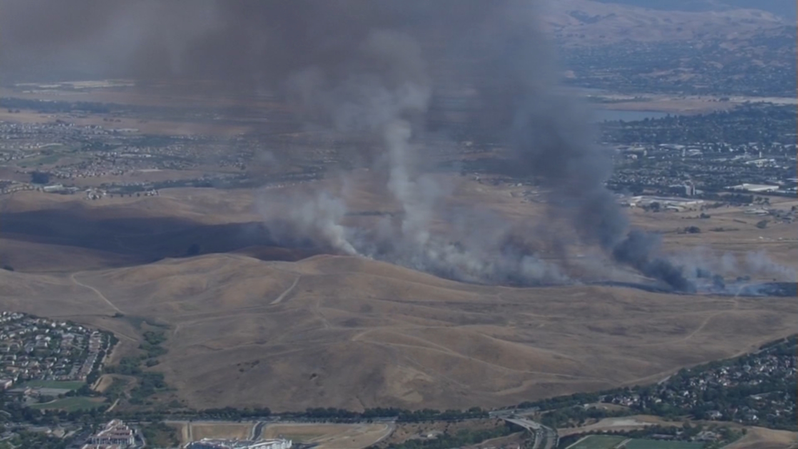 Crews responding to brush fire near Dougherty, Fall Creek roads in San Ramon