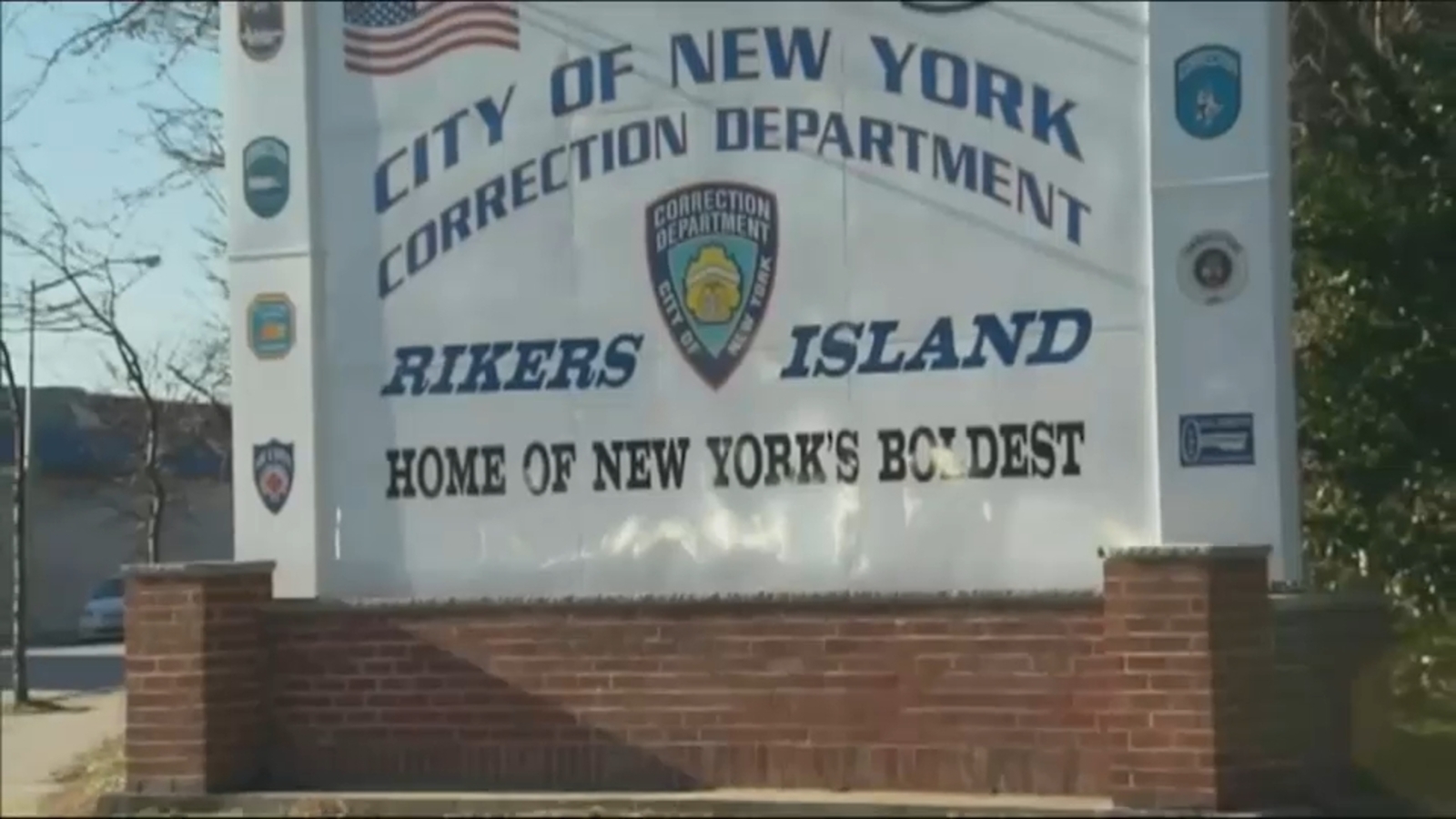Investigation underway after inmate dies in jail cell at Rikers Island ...