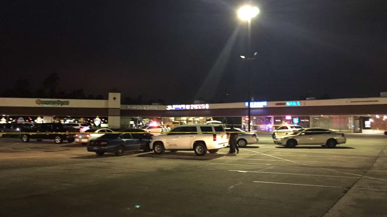 Man found dead inside car at a shopping center in Atascocita