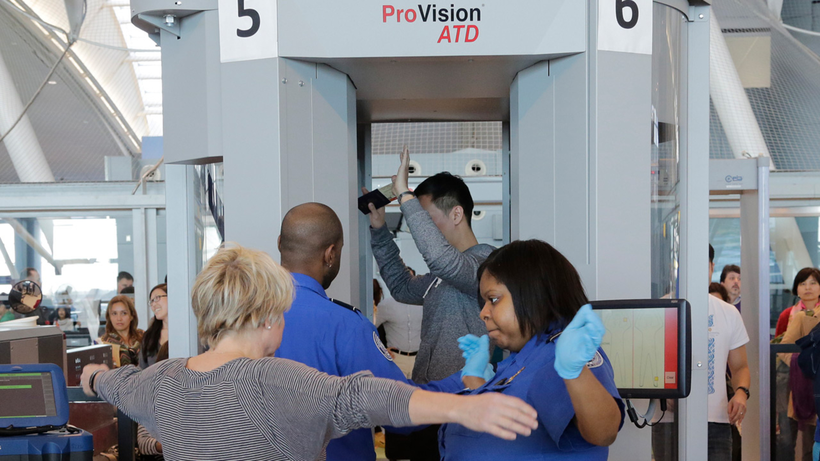 Source 11 passengers bypassed security screening at JFK Airport in New