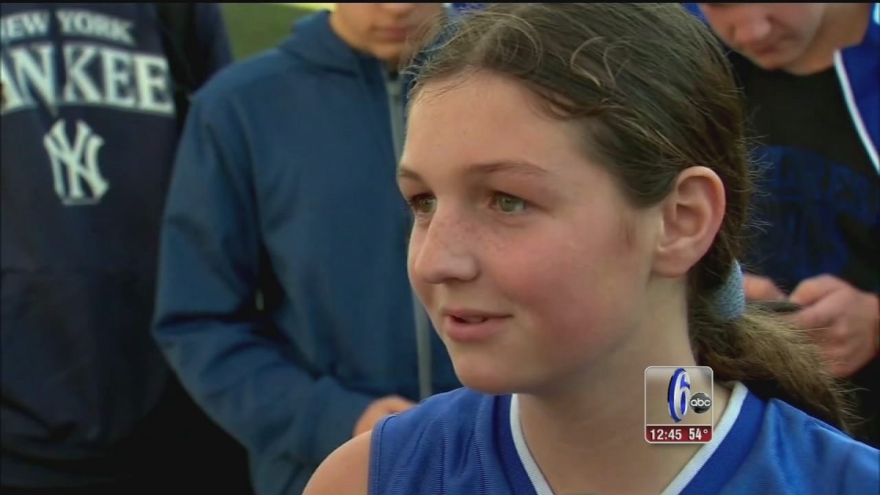 New Jersey girl plays first game on boys' basketball team