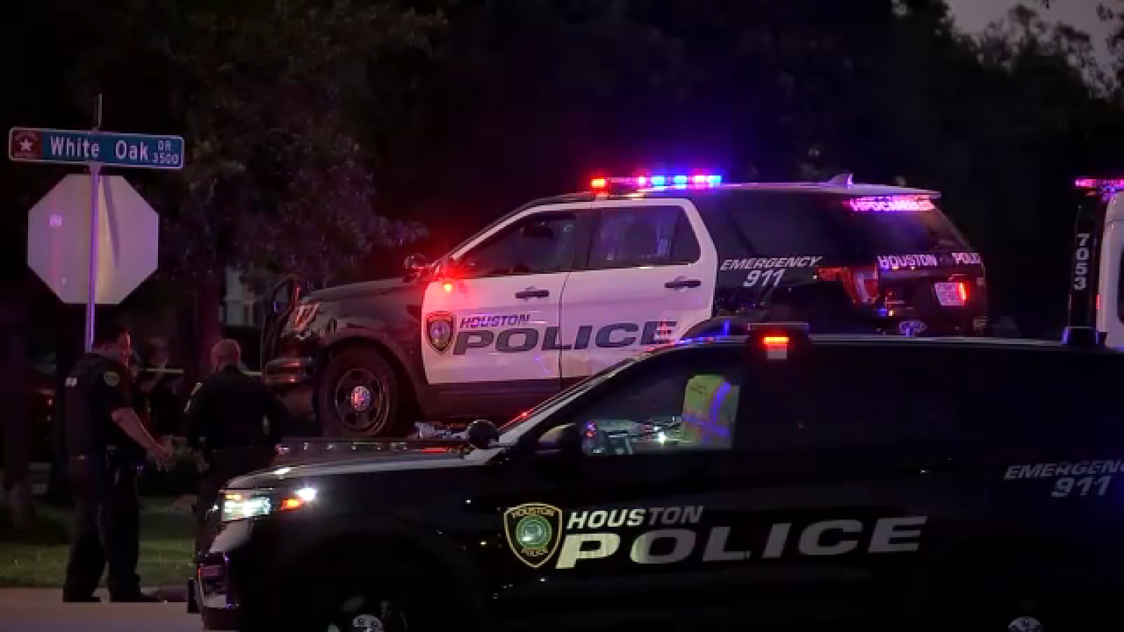Houston police officer involved in crash with other vehicle lands in pool, HPD says