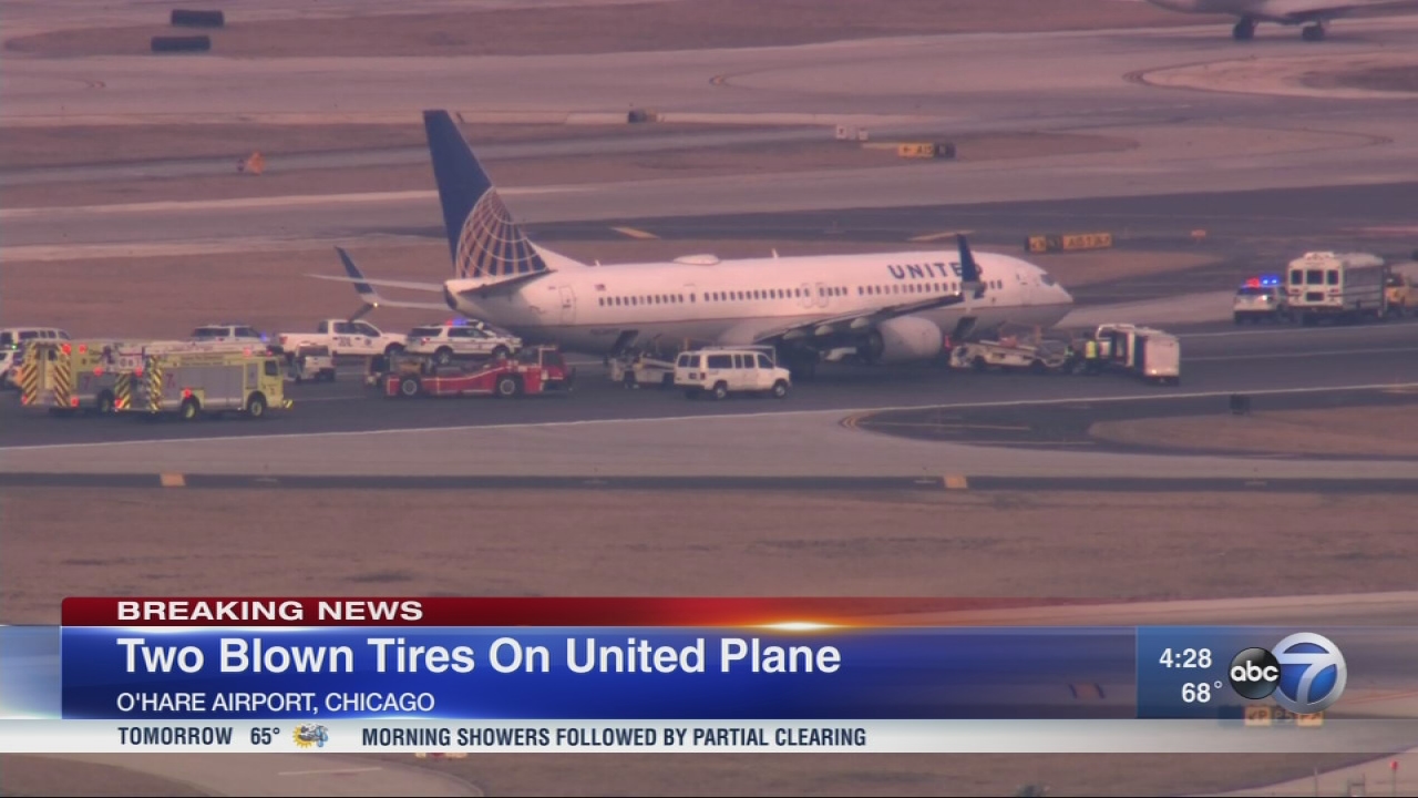 Emergency crews surround plane at O'Hare after tire issue, CFD says