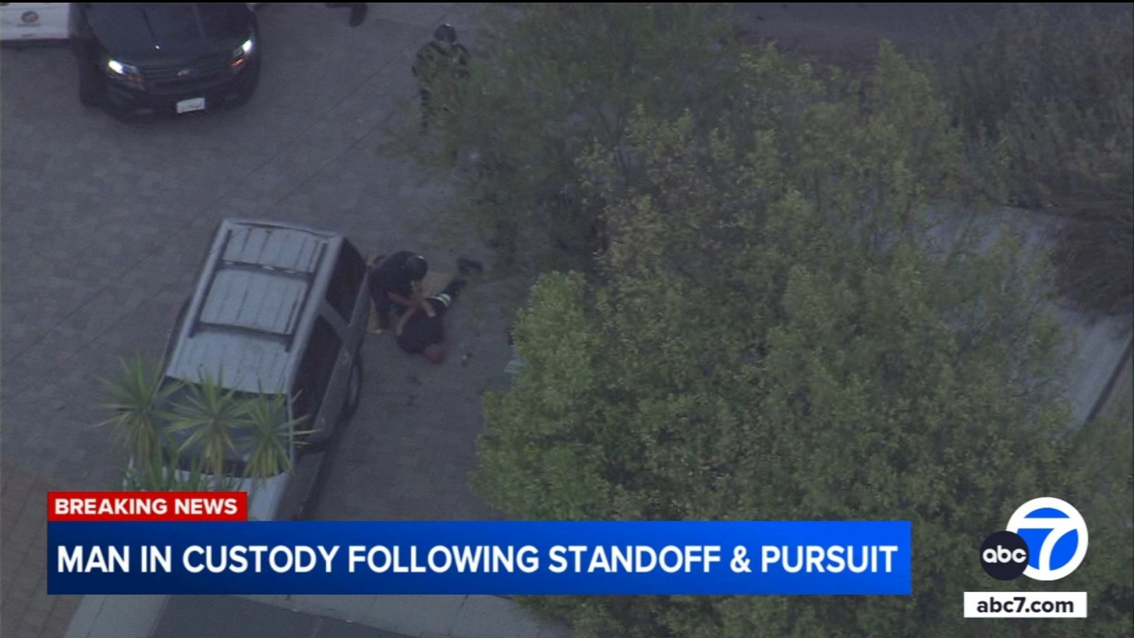 Suspect taken into custody in Tarzana after LAPD chase, standoff - ABC7 ...