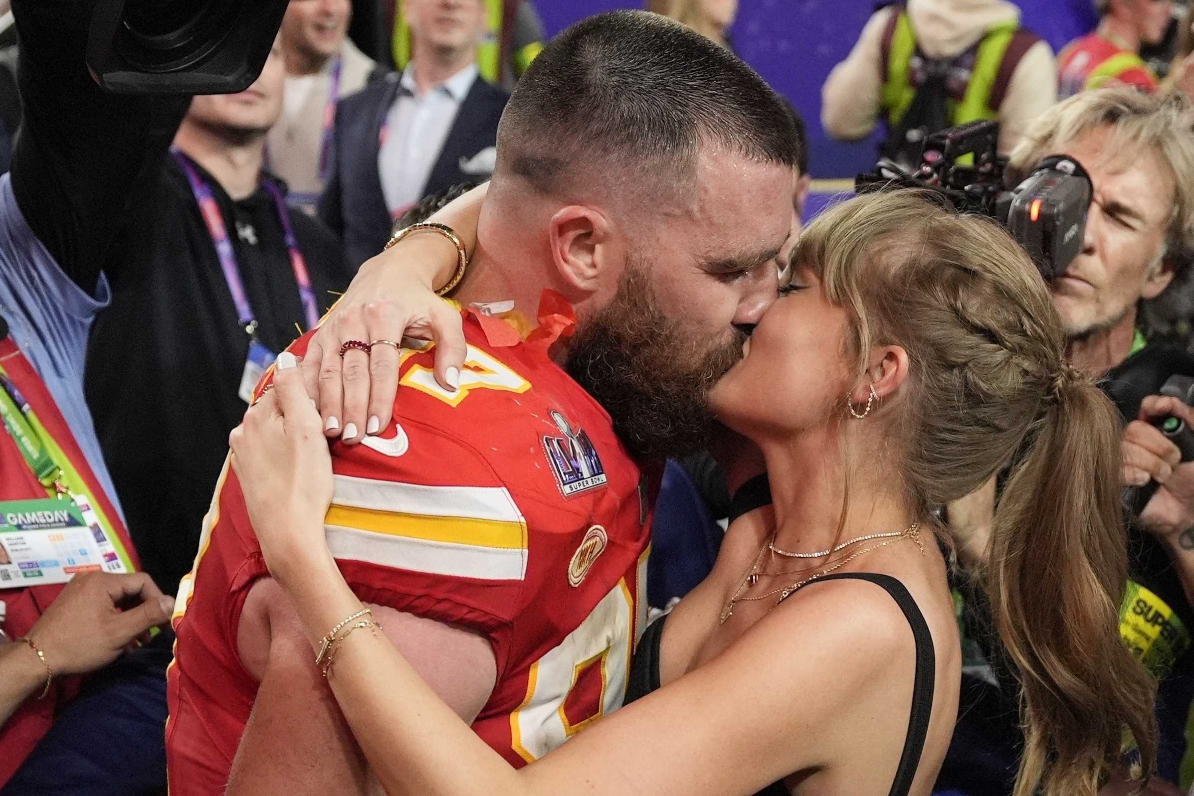 Taylor Swift engaged: Travis Kelce proposes and singer announces engagement  on Instagram - ABC7 Los Angeles