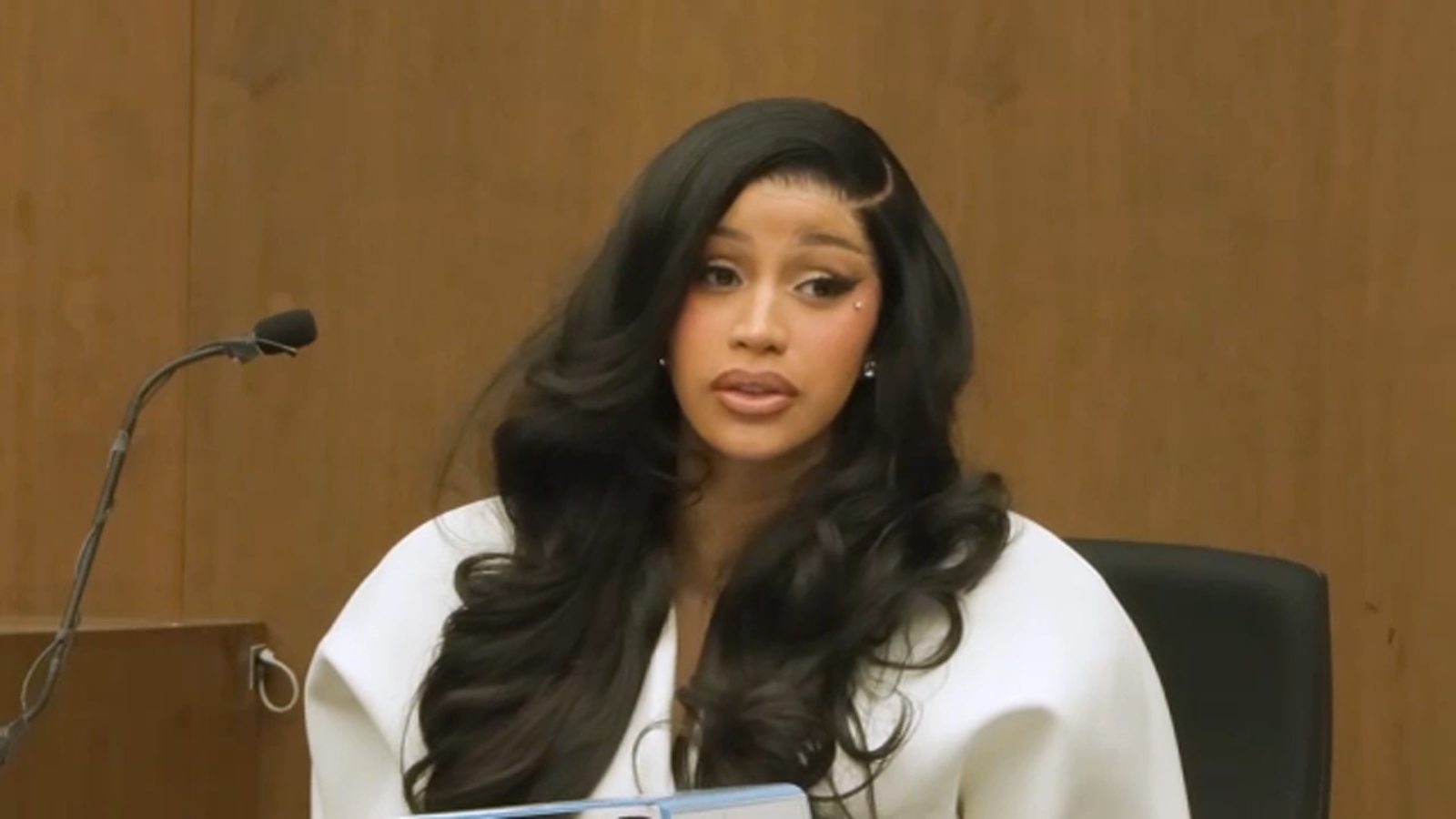 Cardi B in court: Rapper Belcalis Almanzar testifies she didn't touch  security guard who's suing her, alleging assault - ABC7 Los Angeles