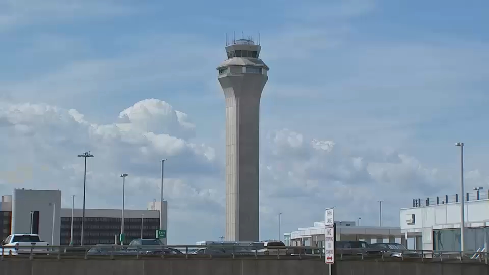 Communications problem disrupts holiday travel at Newark Airport