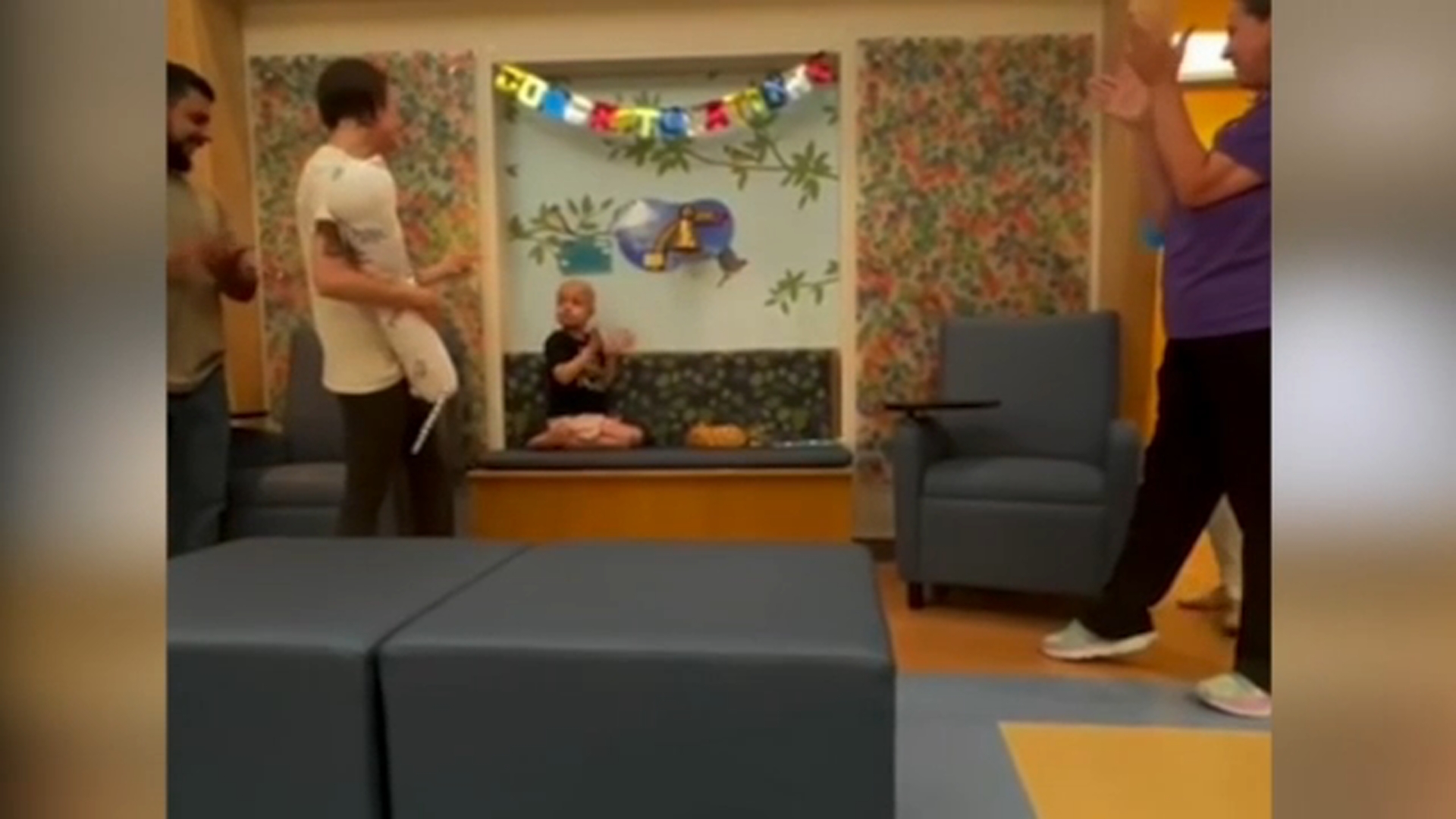 I medici hanno detto loro di aspettare da otto a 12 mesi, ma Holly era senza cancro solo tre mesi dopo.