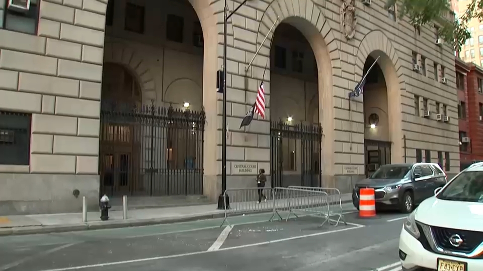 Man dies in police custody at Kings County Criminal Court in Brooklyn