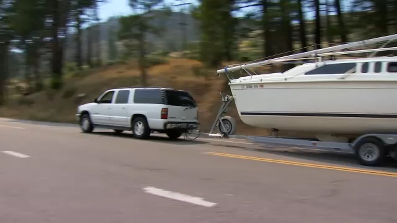 Labor Day travelers leave Shaver Lake as Garnet Fire burns nearby