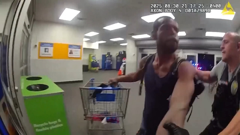 Man swings machete at officers in Florida Walmart