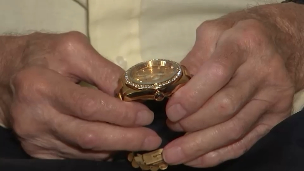 Elderly couple turns tables on con artists trying to steal Rolex
